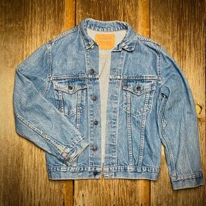 1980s Levi's Canada 75505-0211 2 Pocket Denim Trucker Jacket 38R